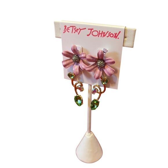 Betsey Johnson Pink Sparkly Flower Earrings. - Picture 3 of 6